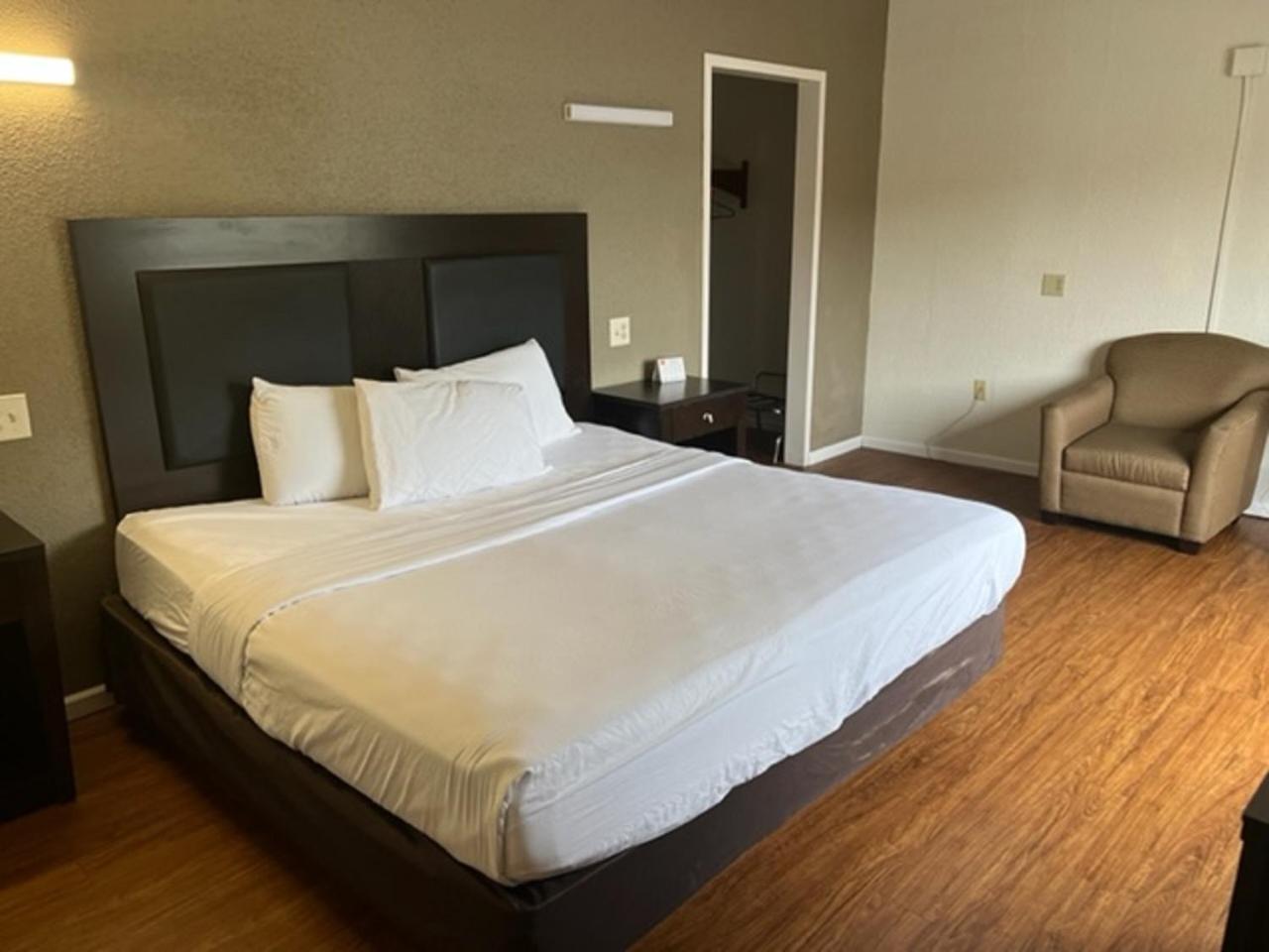 Posh Inn & Suites Wisconsin Rapids Habitación foto