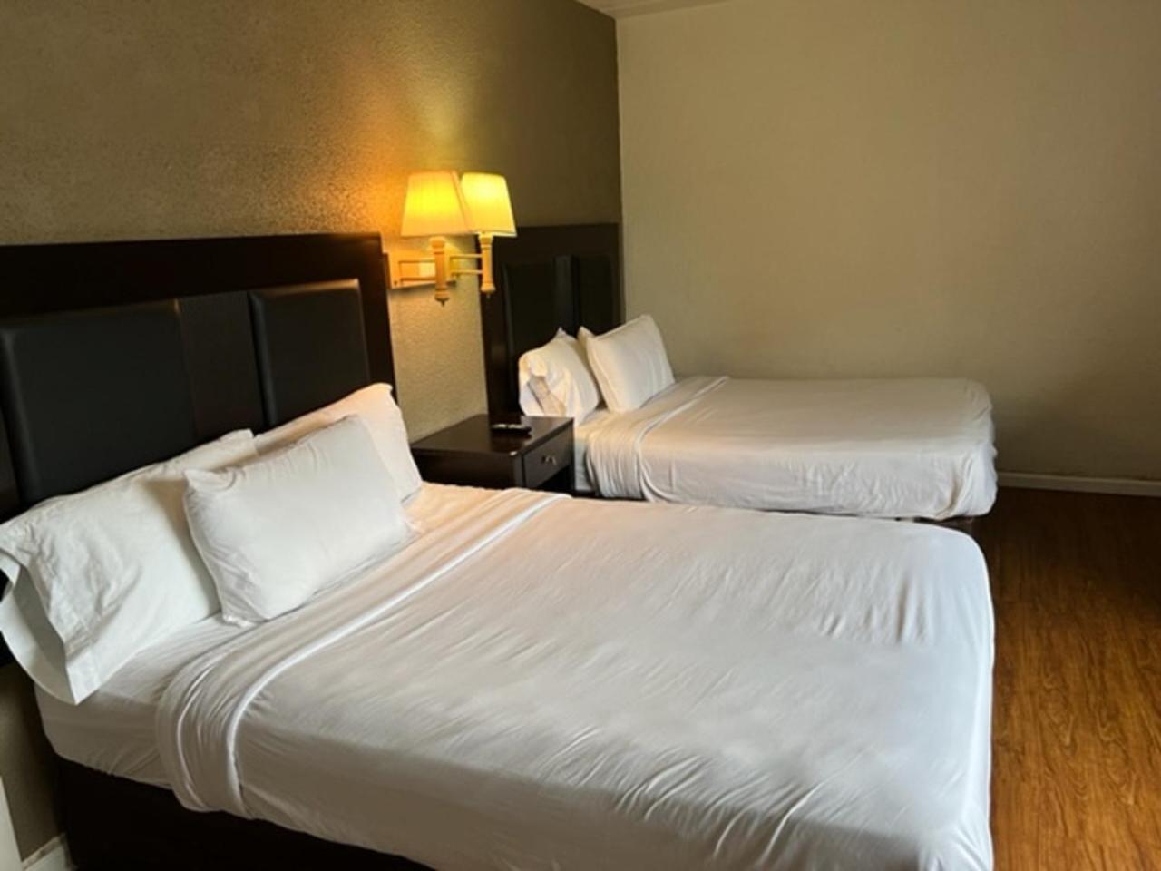 Posh Inn & Suites Wisconsin Rapids Habitación foto